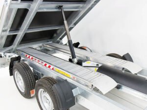Debon-Dreiseitenkipper-DDK-180×306-26tE-PumpeRampenStutzen07.jpg