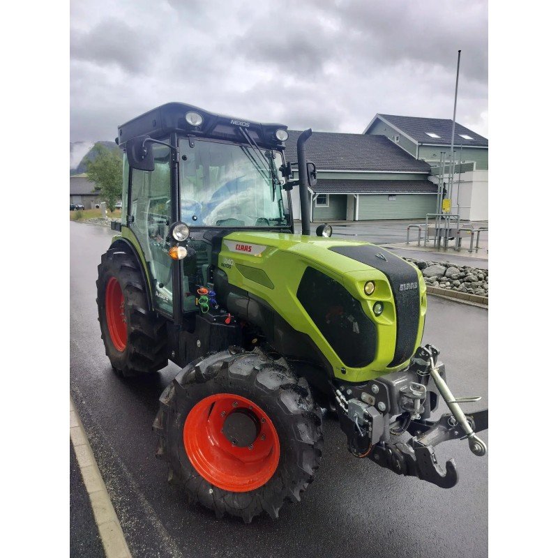 claas-nexos-240l-9.jpg