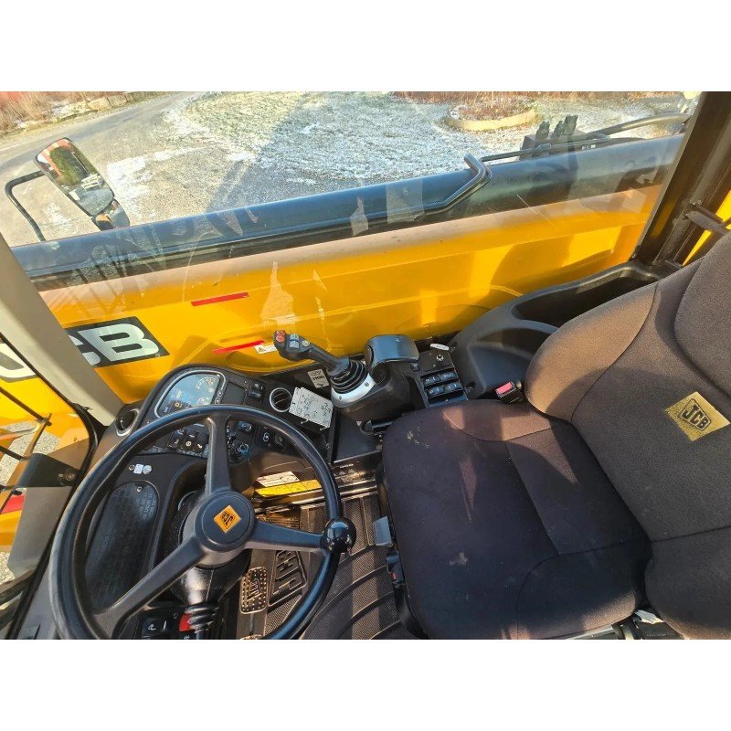 jcb-4220-fastrac-2-2.jpg