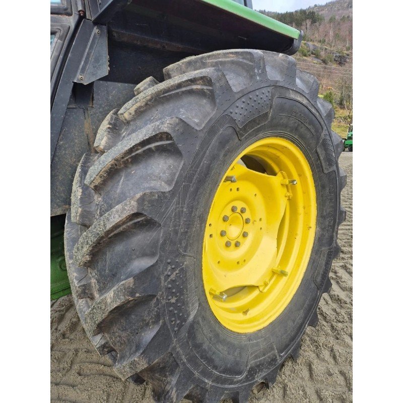 john-deere-2850-12.jpg