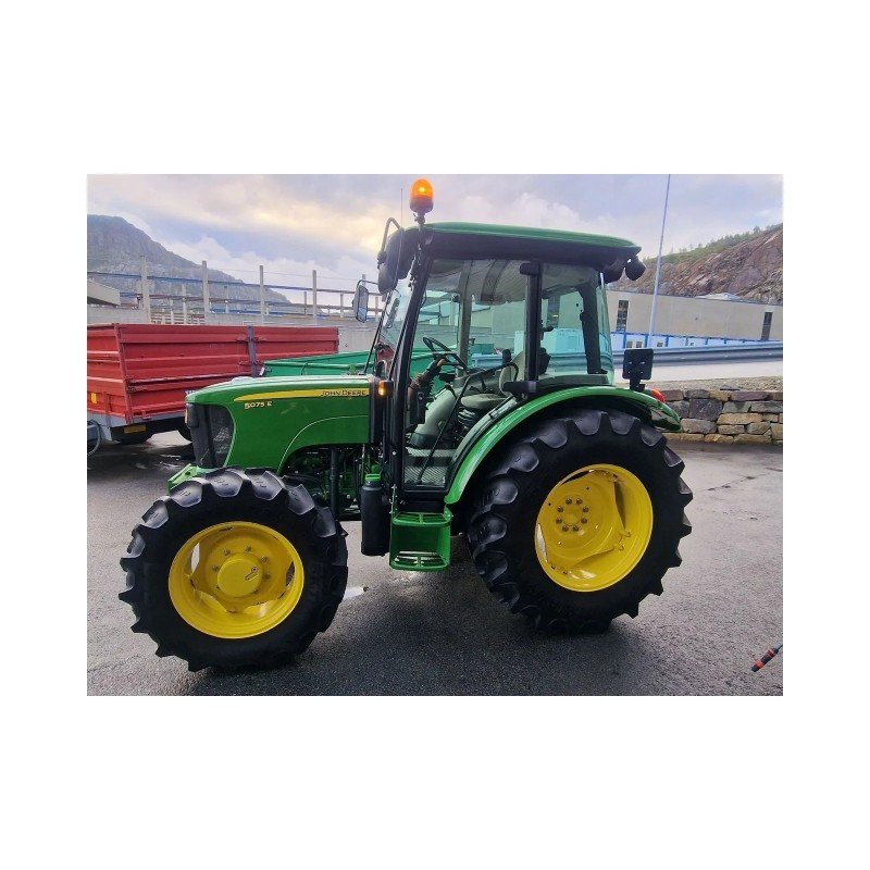 john-deere-5075e-12-1.jpg