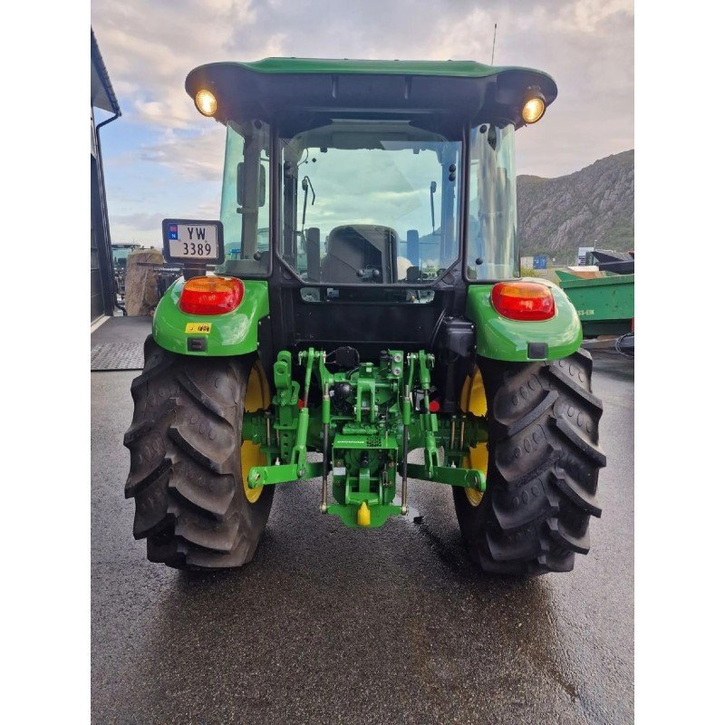 john-deere-5075e-4-1.jpg