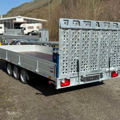 Autotransporter Saris TP 507 210 3500 3 Tridem mit Heckrampe kippbar und Aluwänden
