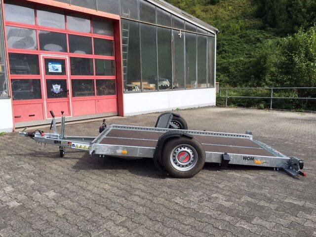tieflader-mit-hydraulisch-bedienbarer-drehachse.jpg