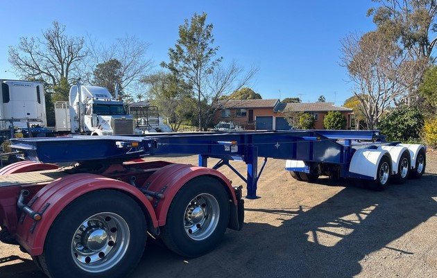 Haulmark Tri/A B-Double 7 m (2000) – Vielseitiger Anhänger für schwere Transporte – Bild 12