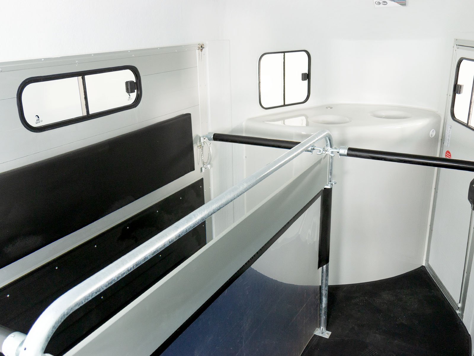Cheval Liberte Pferdeanhänger GOLD 3 | Premium | Pullman 2 | Sattelkammer | blau – Bild 10