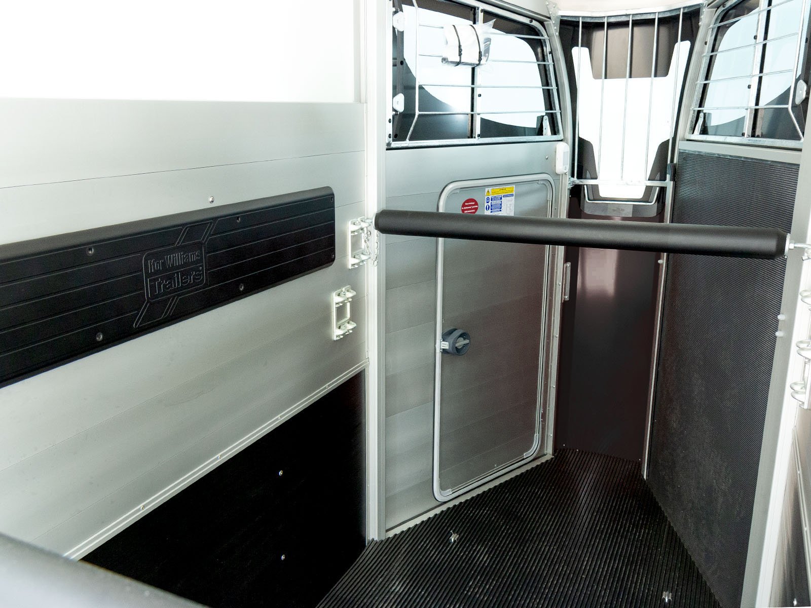 Ifor Williams Pferdeanhänger HBX 403 | Frontausstieg | neues Modell | Schwarz – Bild 12