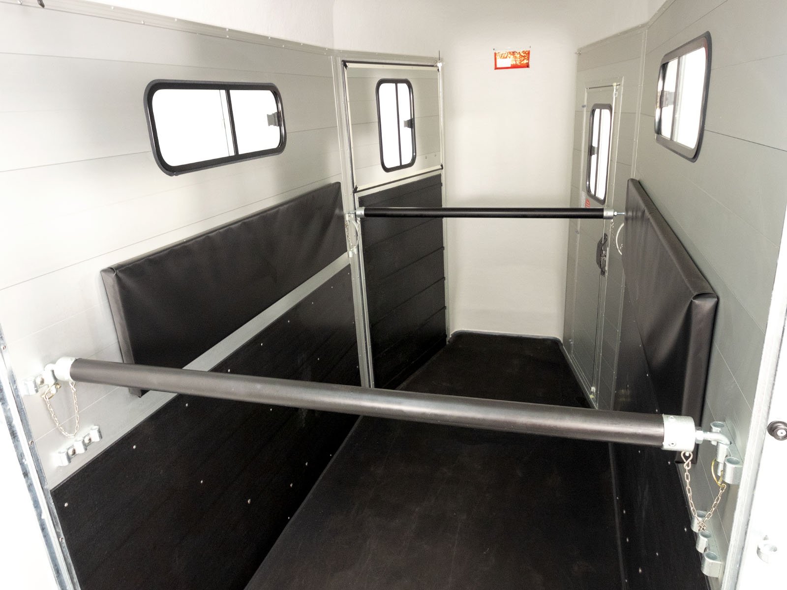 Cheval Liberte Pferdeanhänger Touring One 1,5er | Pullman-Fahrwerk | Frontausstieg | weiß – Bild 15
