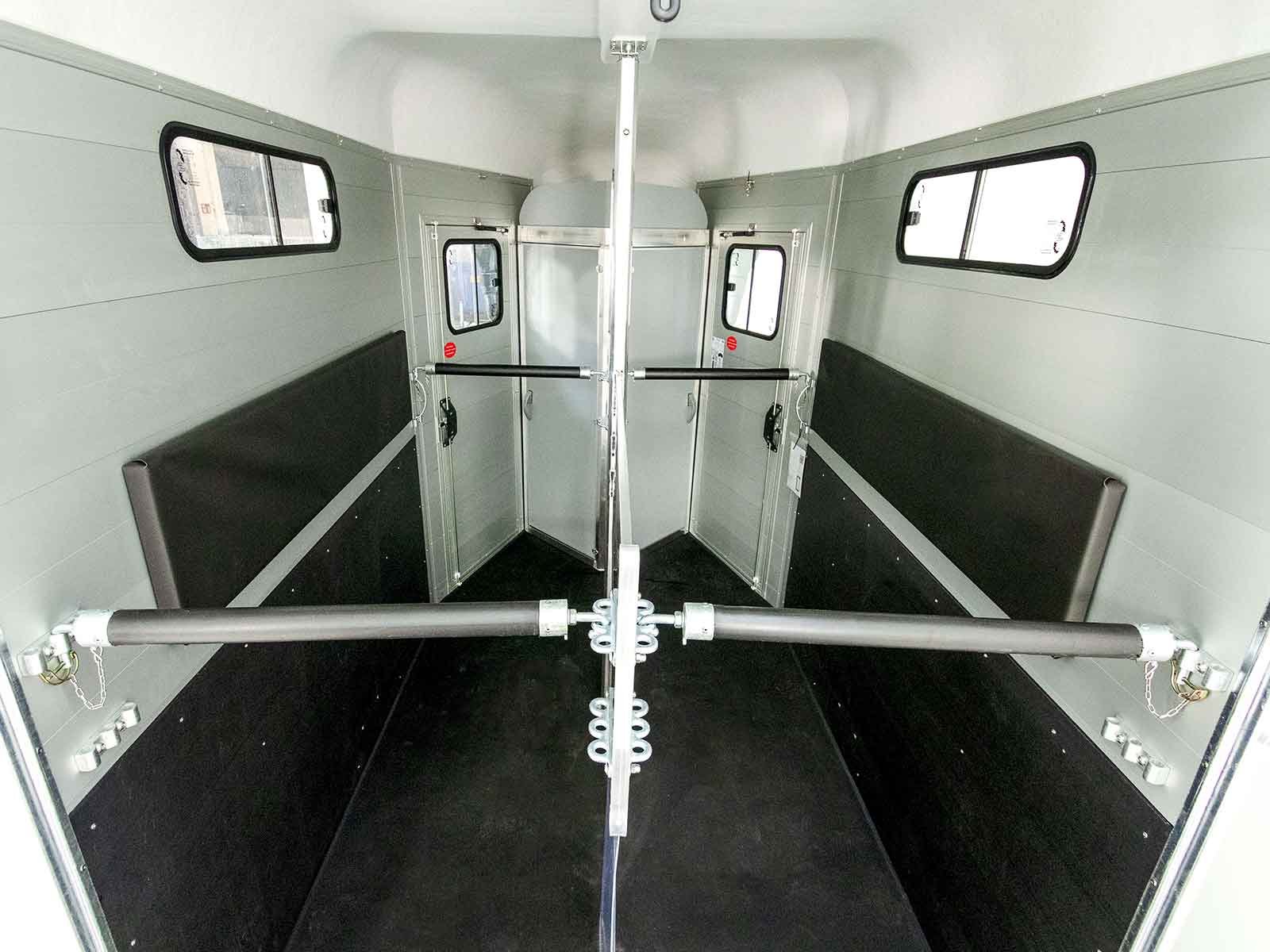 Cheval Liberte Pferdeanhänger Touring Jumping | Pullman-Fahrwerk | Sattelkammer | blau – Bild 7