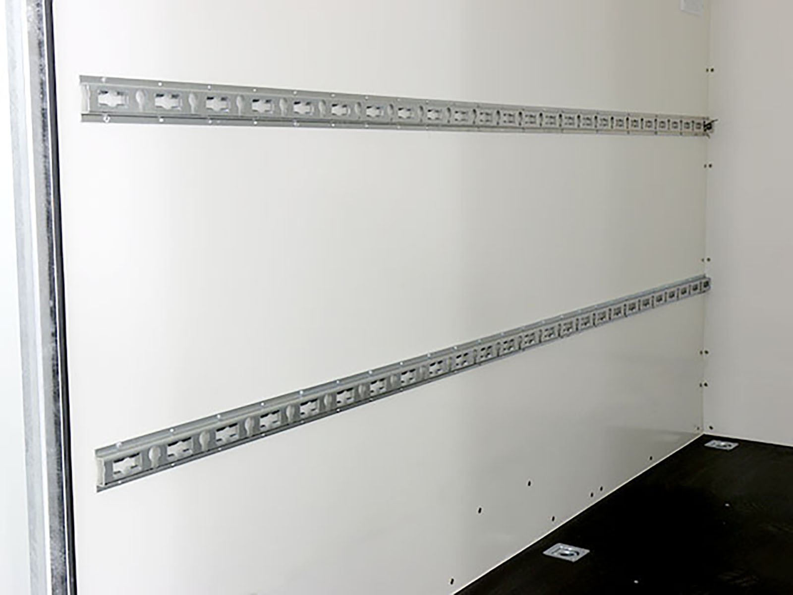 Blyss Kofferanhänger 150x305cm Höhe: 180cm 1,3t | Rampe | SW – Bild 9