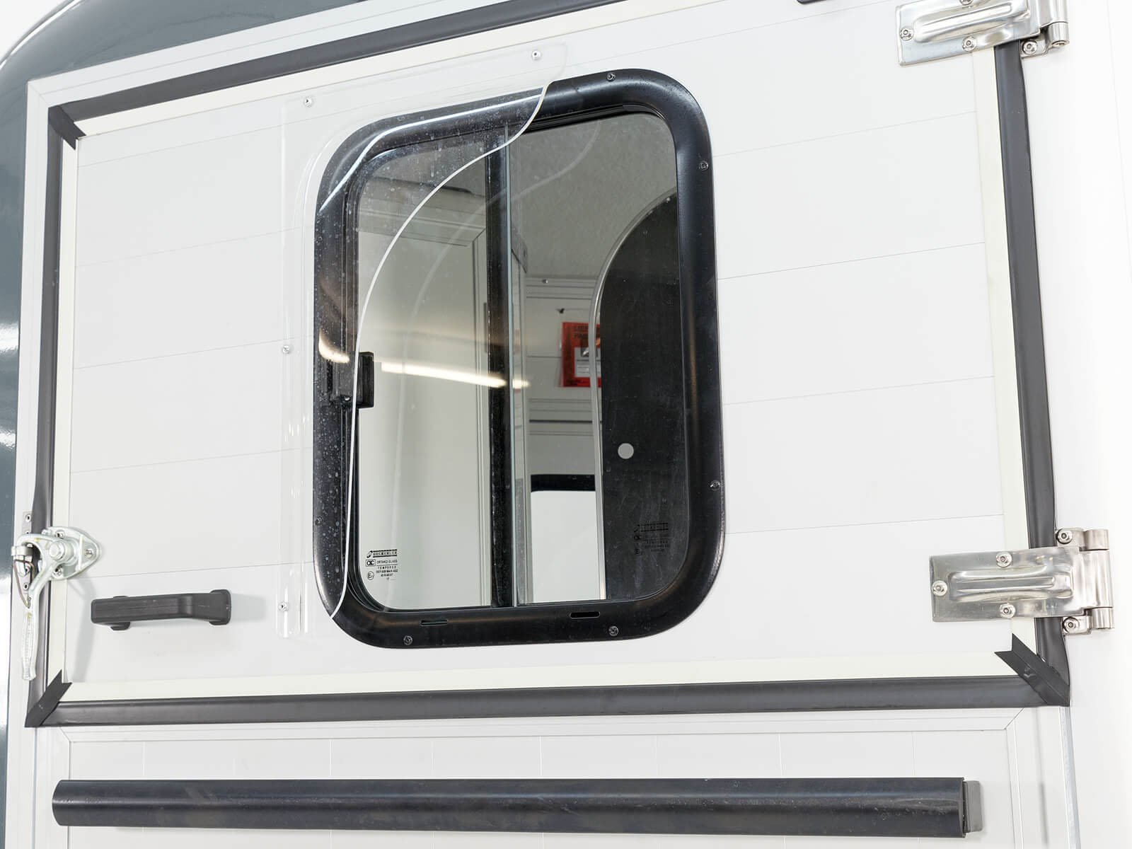 Cheval Liberte Pferdeanhänger Touring Country | Sattelkammer | Frontausstieg | grau – Bild 5