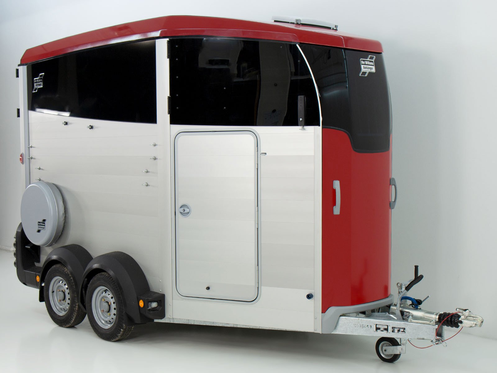 Ifor Williams Pferdeanhänger HBX 511 | Sattelkammer | Neues Modell | Rot