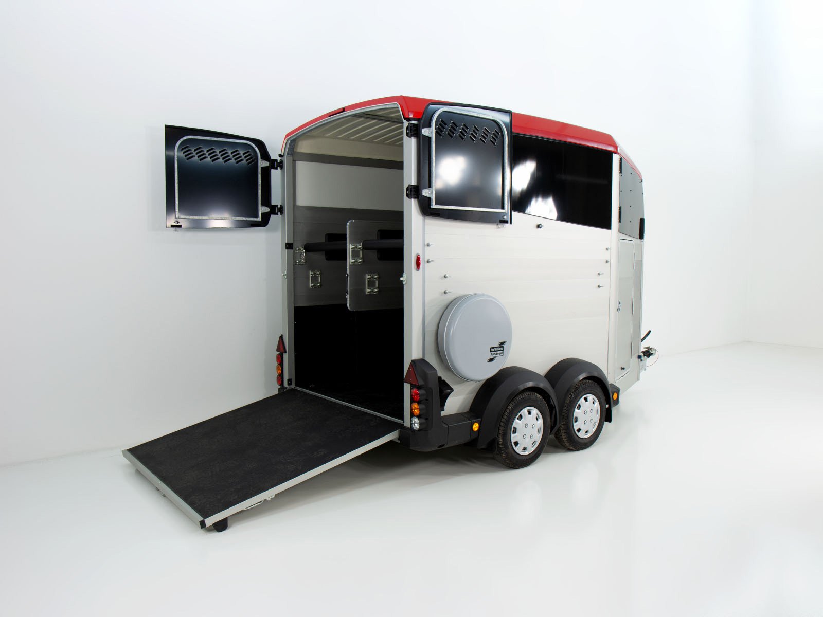Ifor Williams Pferdeanhänger HBX 511 | Sattelkammer | Neues Modell | Rot – Bild 12