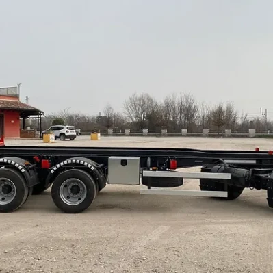 Zorzi Roll-Off-Trailer mit Bogenaufbau (Länge: 8 m)