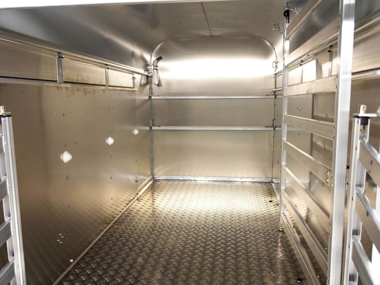 Ifor Williams Schaf- und Kälberanhänger P8G 124x250 cm Höhe: 120 cm | 1,4t – Bild 10