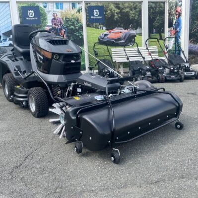 Black Edition Rasentraktor BL 295/106 Twin HB by Efco mit Kehrmaschine TK520