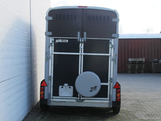 Ifor Williams Pferdeanhänger HB506|Frontausstieg|Klappenkombi|schwarz – Bild 8