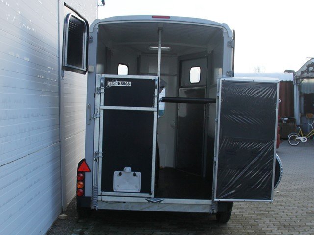Ifor Williams Pferdeanhänger HB506|Frontausstieg|Klappenkombi|schwarz – Bild 10