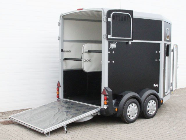 Ifor Williams Pferdeanhänger HB506|Sattelkammer|schwarz – Bild 6