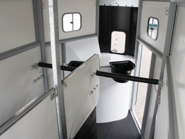 Ifor Williams Pferdeanhänger HB506|Sattelkammer|schwarz – Bild 7