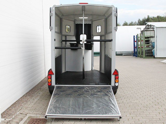 Ifor Williams Pferdeanhänger HB506|Sattelkammer|schwarz – Bild 5