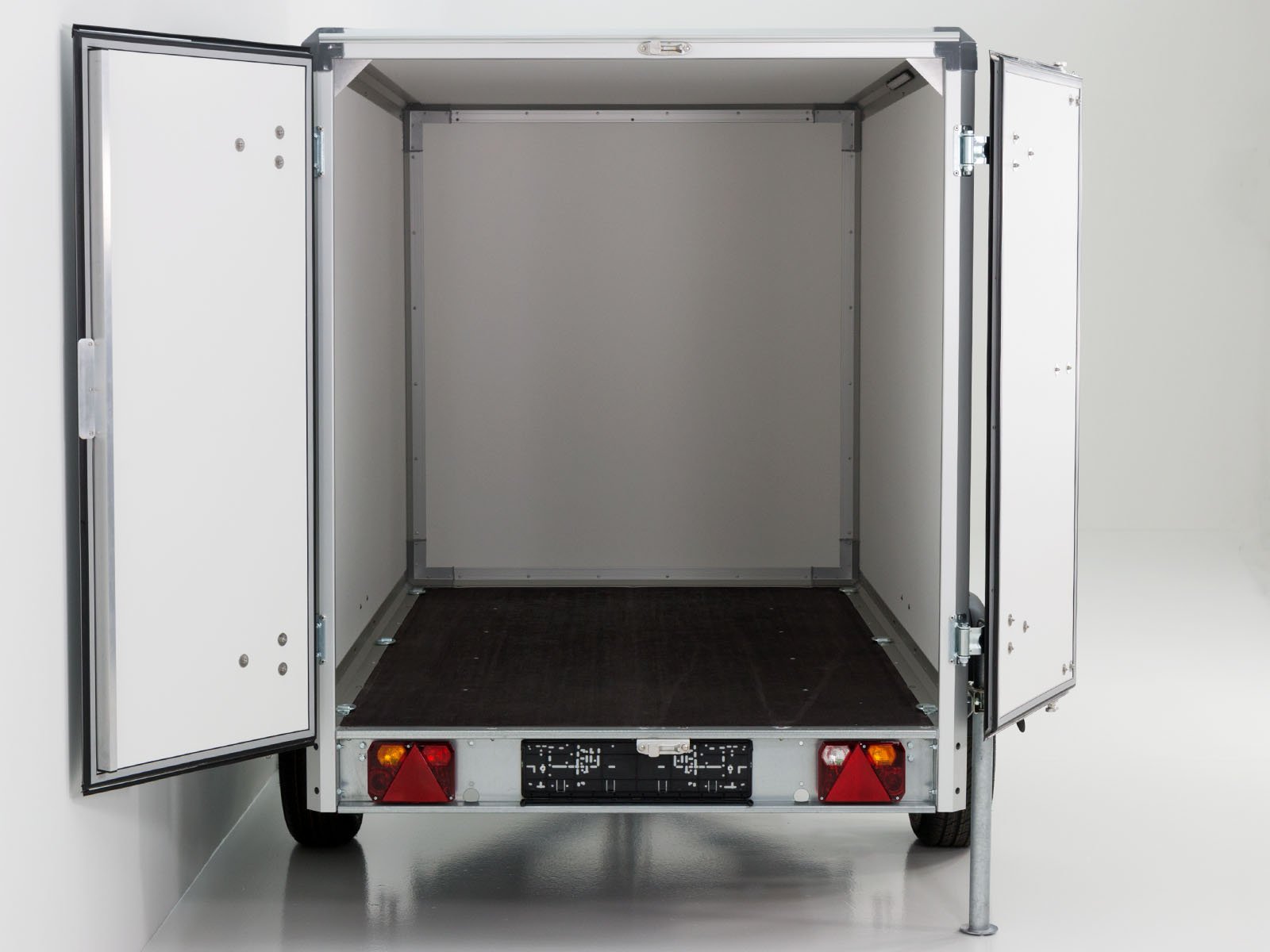Variant Kofferanhänger Black Edition 148x258cm Höhe: 157cm 1,35t – Bild 8