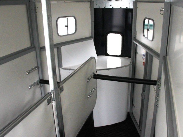 Ifor Williams Pferdeanhänger HB506|Sattelkammer|blau – Bild 5