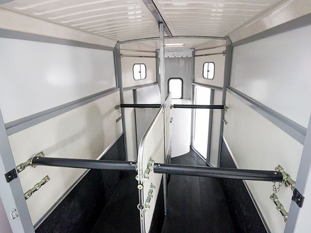 Ifor Williams Pferdeanhänger HB506|Sattelkammer|Silber – Bild 11