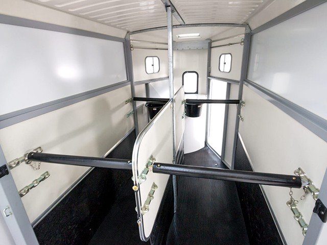 Ifor Williams Pferdeanhänger HB506|Sattelkammer|Anthrazit – Bild 12