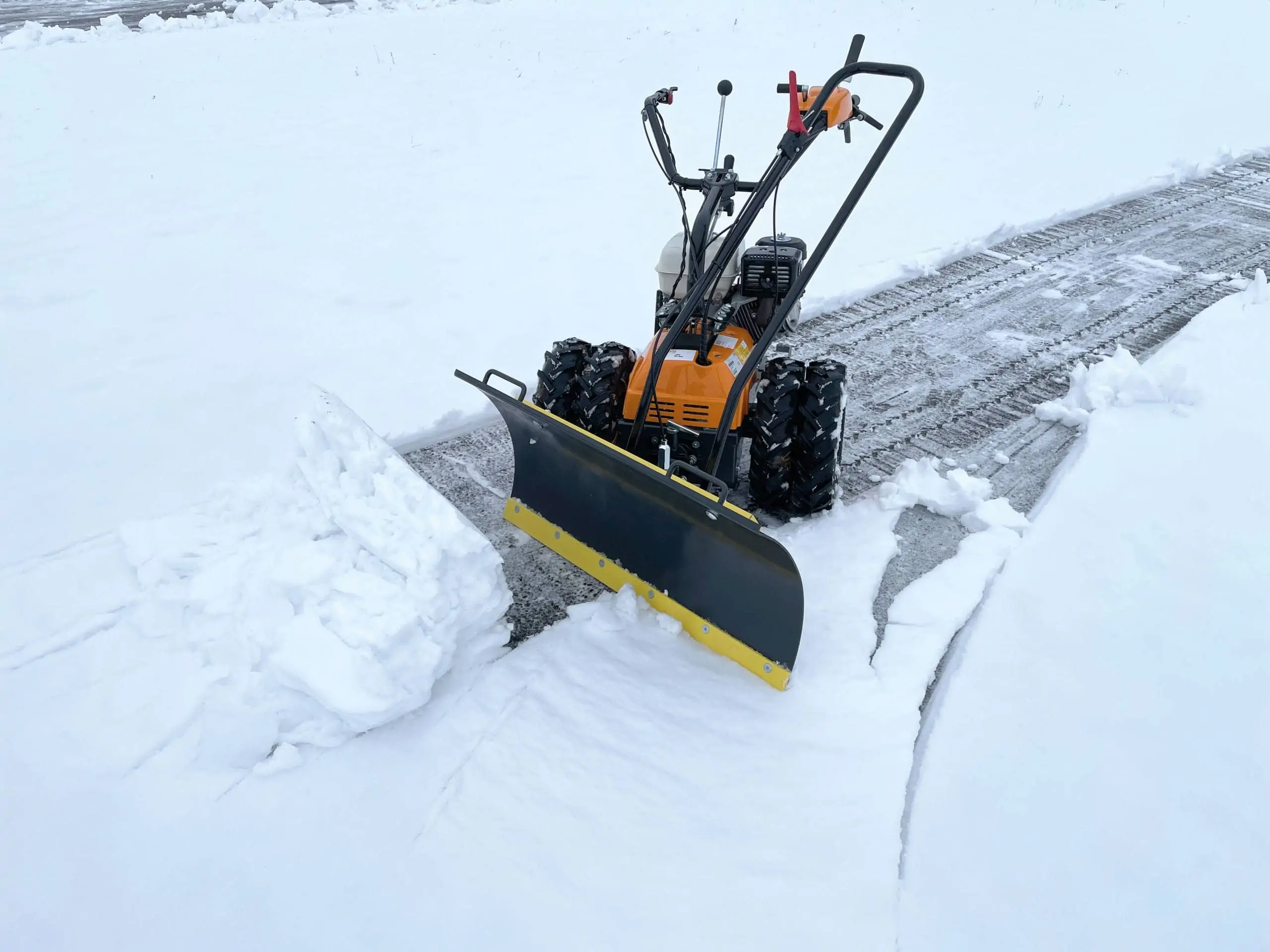 AS-Motor_AS_600_MultiPro_Schneeschild_2_web-scaled8vinkOc9n0Zss-1.webp