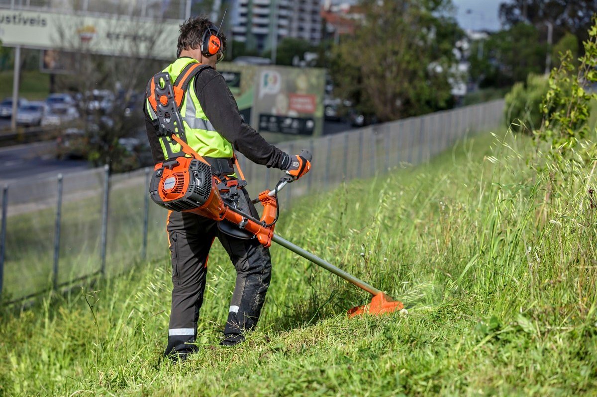 Husqvarna_545RXT_Action.jpg