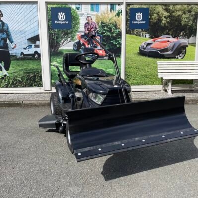 Black Edition Stiga Rasentraktor Pro 155/98 SD mit Winterpaket
