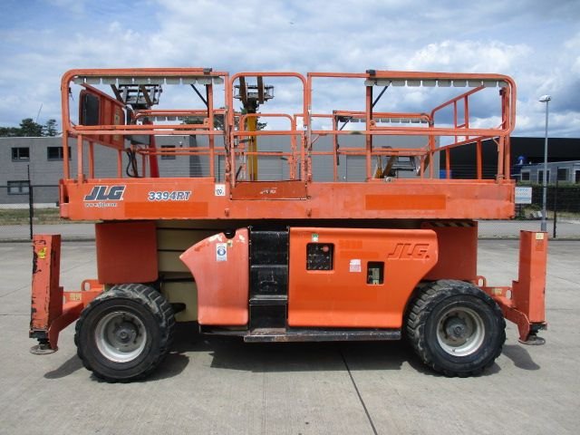 jlg-005-1687873859.jpg