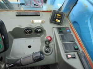 jlg-006-1682430492.jpg