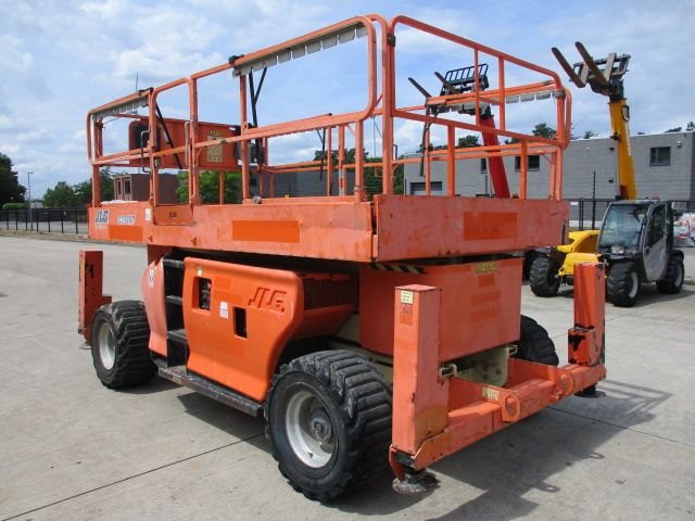 jlg-006-1687873859.jpg