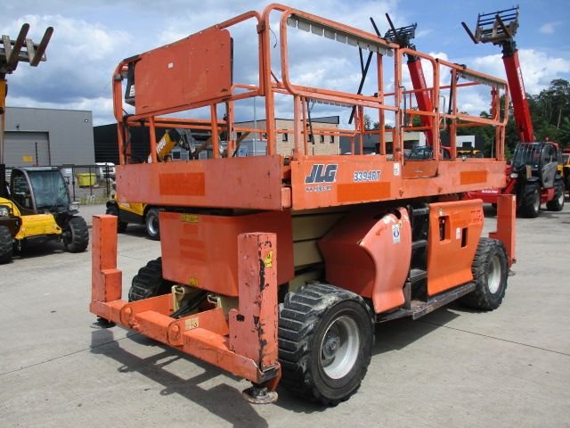 jlg-007-1687873860.jpg