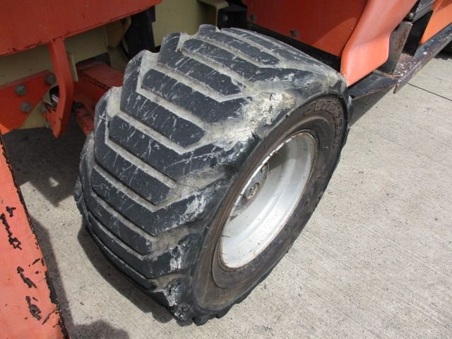 jlg-009-1687873860.jpg