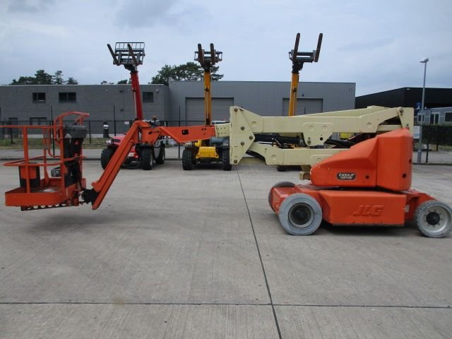 jlg-009-1688023405.jpg