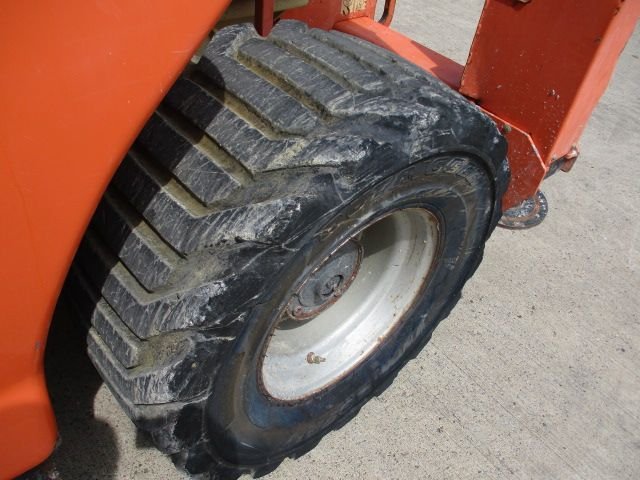 jlg-010-1687873860.jpg