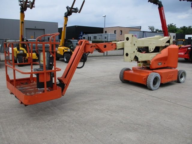 jlg-010-1688023405.jpg