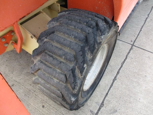 jlg-011-1687873860.jpg