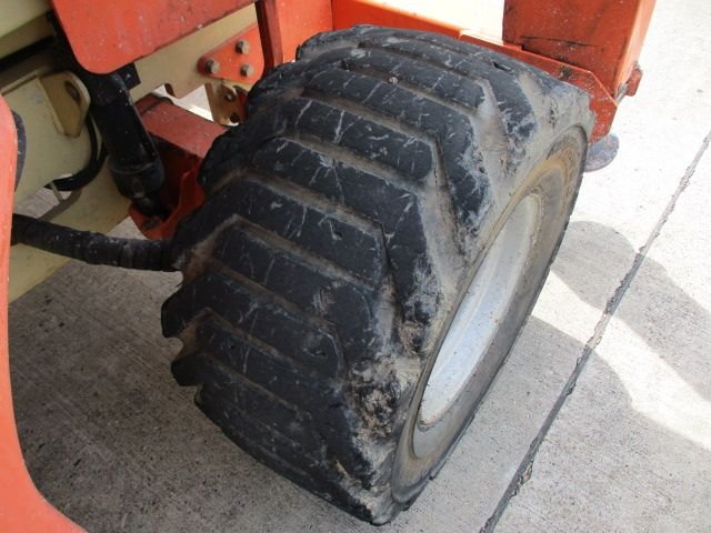 jlg-012-1687873860.jpg