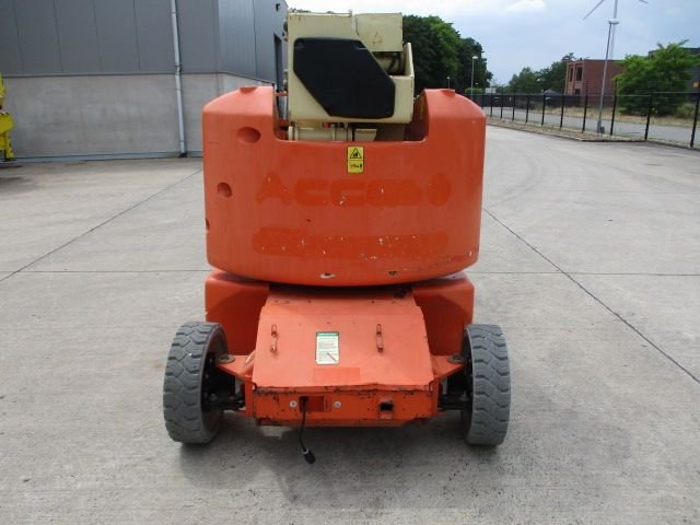 jlg-012-1688023406.jpg