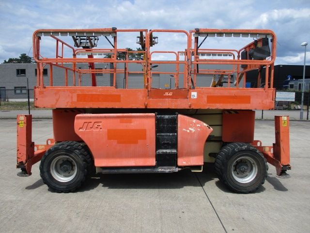 jlg-017-1687873860.jpg