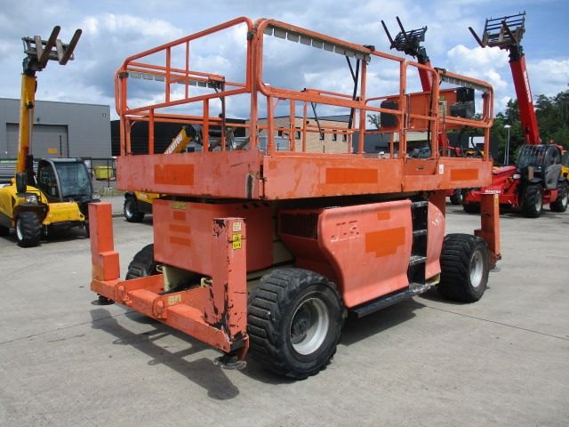 jlg-018-1687873860.jpg