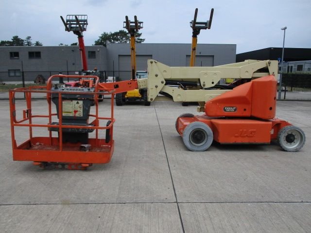 jlg-018-1688023407.jpg