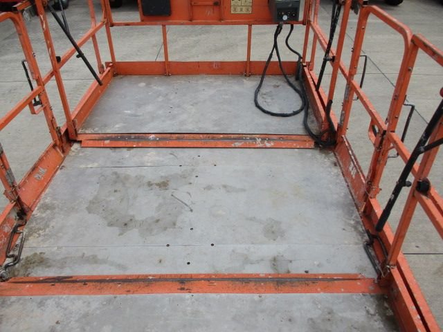 jlg-021-1687873861.jpg