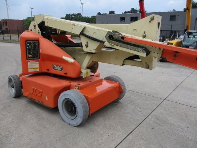 jlg-021-1688023406.jpg