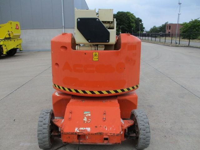 jlg-032-1688023815.jpg
