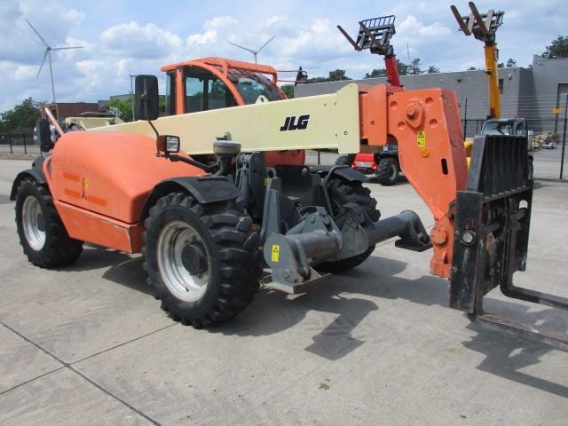 jlg-044-1687872119.jpg
